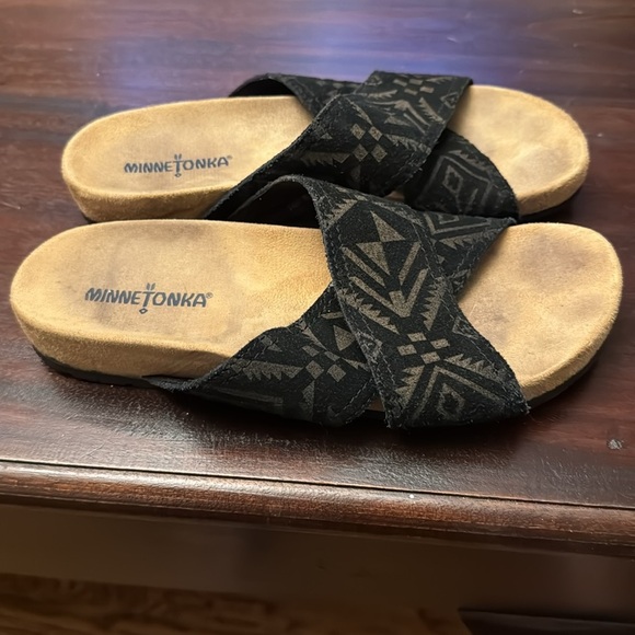 Minnetonka black women’s sandals size 7 - Picture 2 of 5